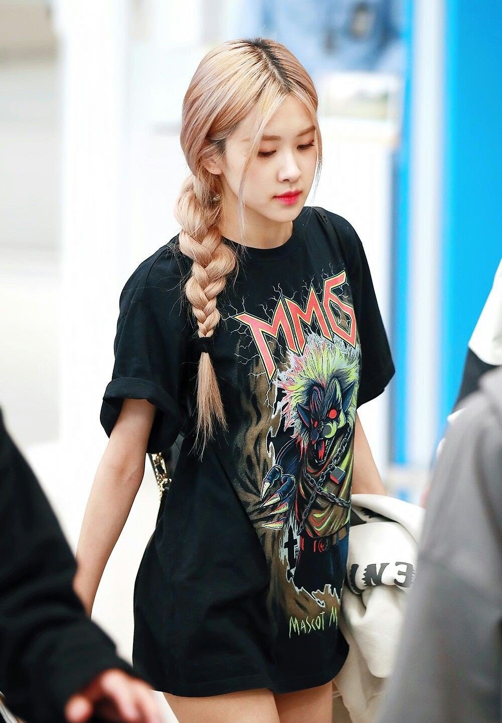 BLACKPINK member Rose's fashion and her Best Airport Looks