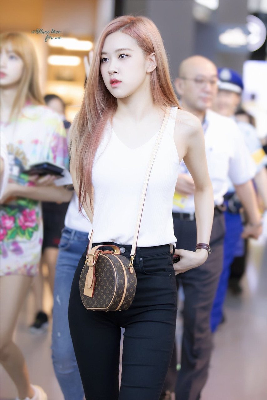 BLACKPINK member Rose's fashion and her Best Airport Looks