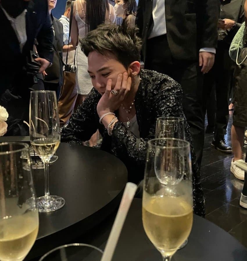 G-Dragon shines bright at the Chanel x Frieze event in Seoul