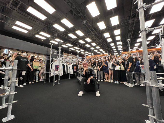 Донхёк из iKON станет главной подиумной моделью бренда ULKIN на Неделе моды в Нью-Йорке  