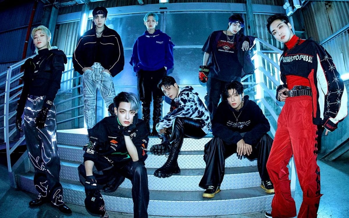ATEEZ tease version 2 of official light stick 'LIGHTINY' | allkpop