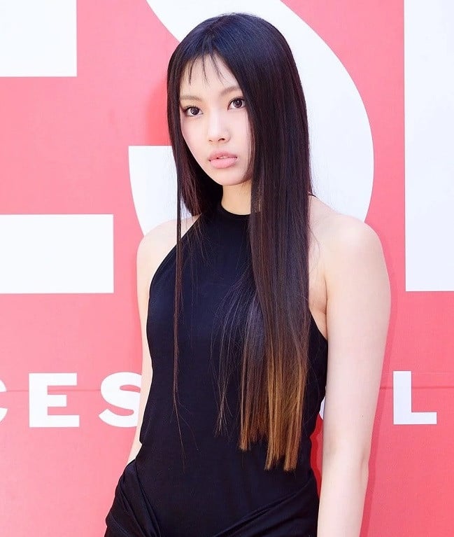 14-Year-Old NewJeans' Hyein Stuns with her model-like vibes at