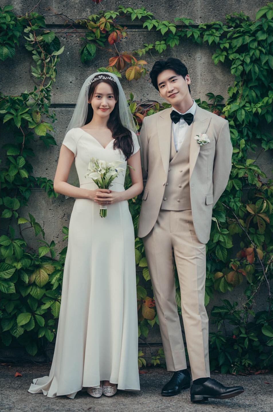 Lovely wedding photos of YoonA and Lee Jong Suk from 'Big Mouth