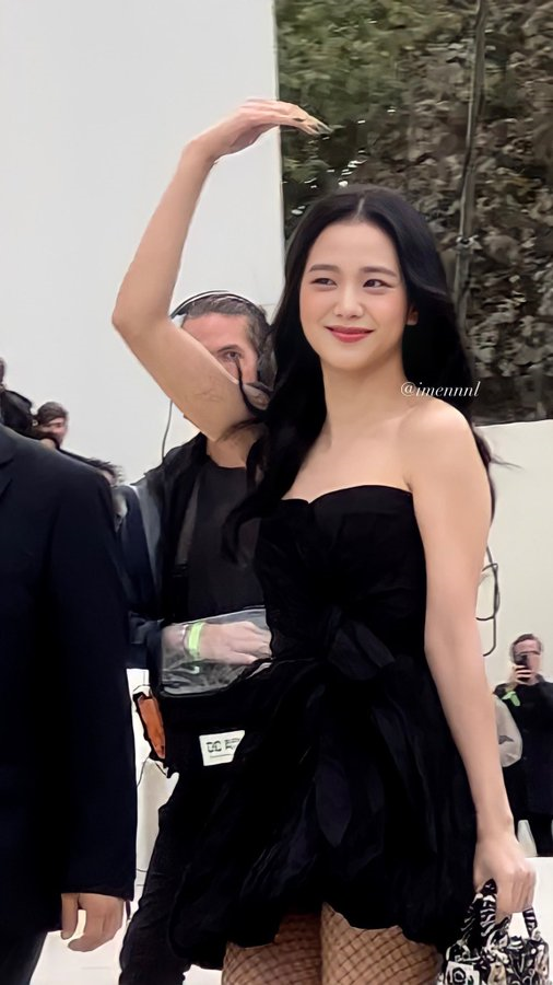 220927]Jisoo with Pietro Beccari at the DiorSS23 show💗💗💗LADY DIOR