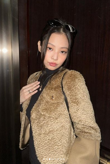 BLACKPINK's JENNIE shows off her great beauty and charm as the ...