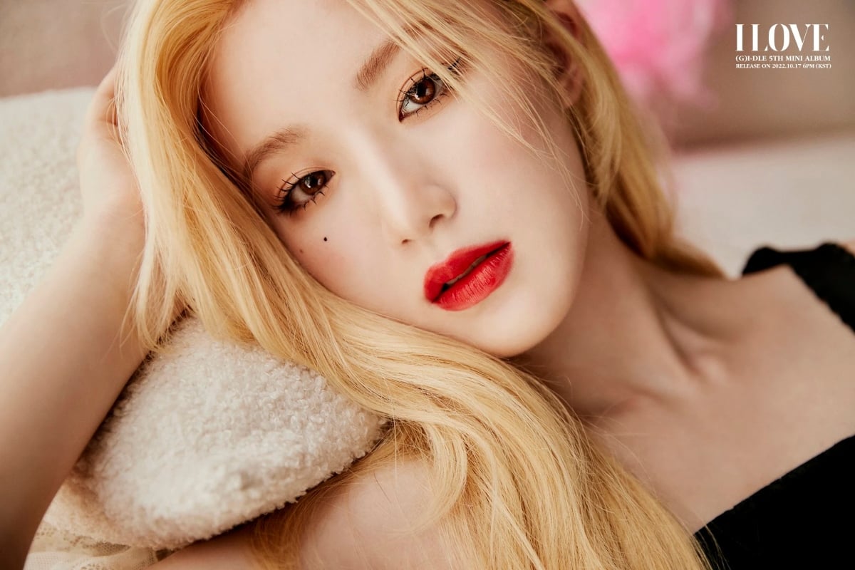 G)I-DLE's Shuhua creates a buzz for her 'Yes I'm a Nxde