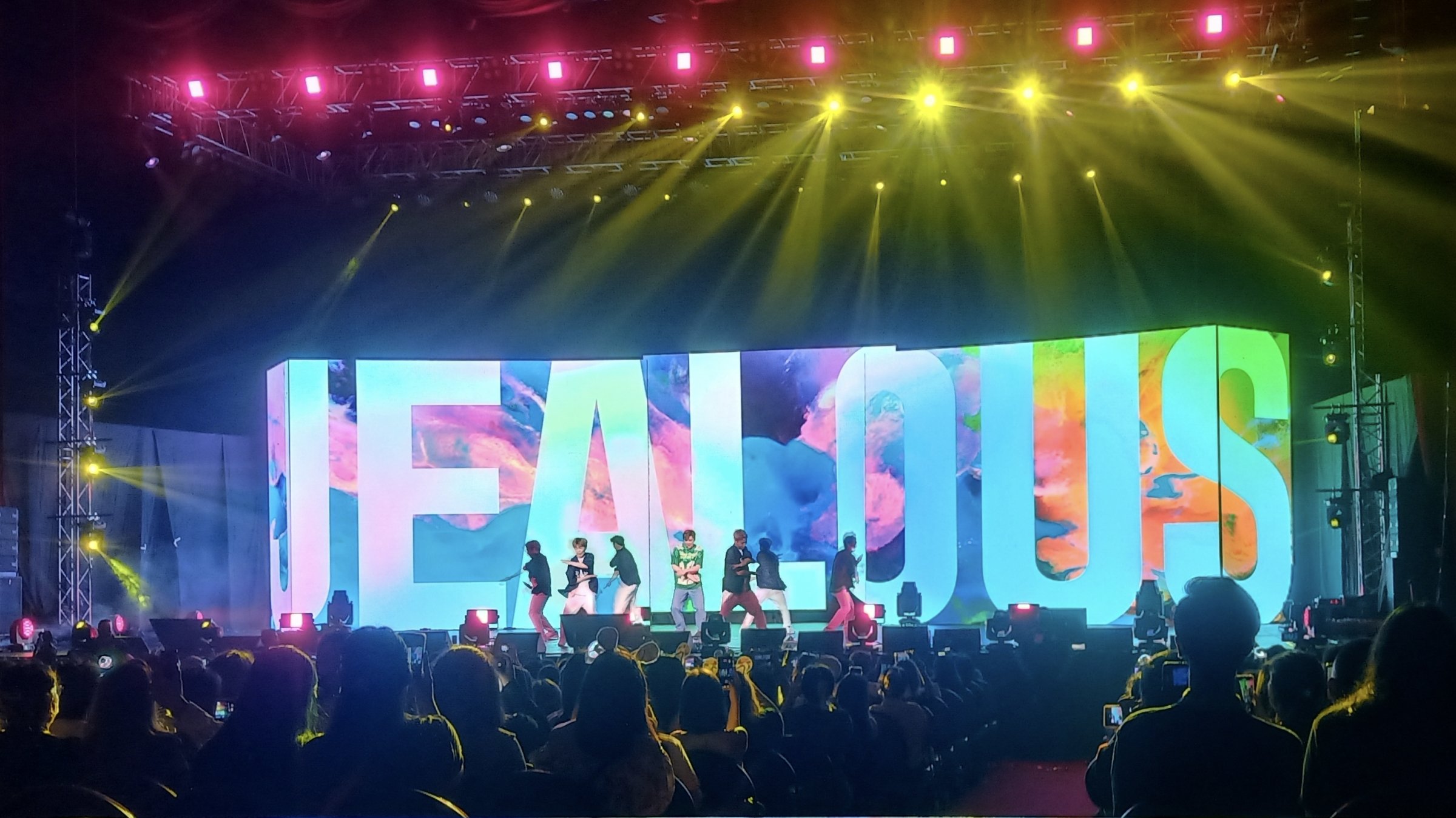 [CONCERT REVIEW] Kang Daniel overflows with his princely charms at his