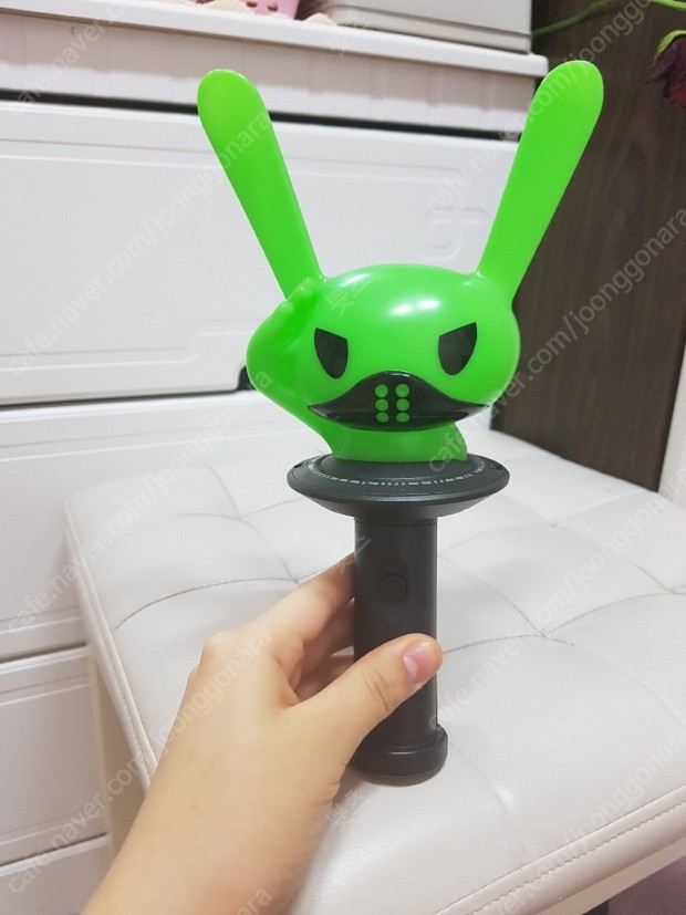 K-pop fans say that NewJeans' new lightstick reminds them of B.A.P's