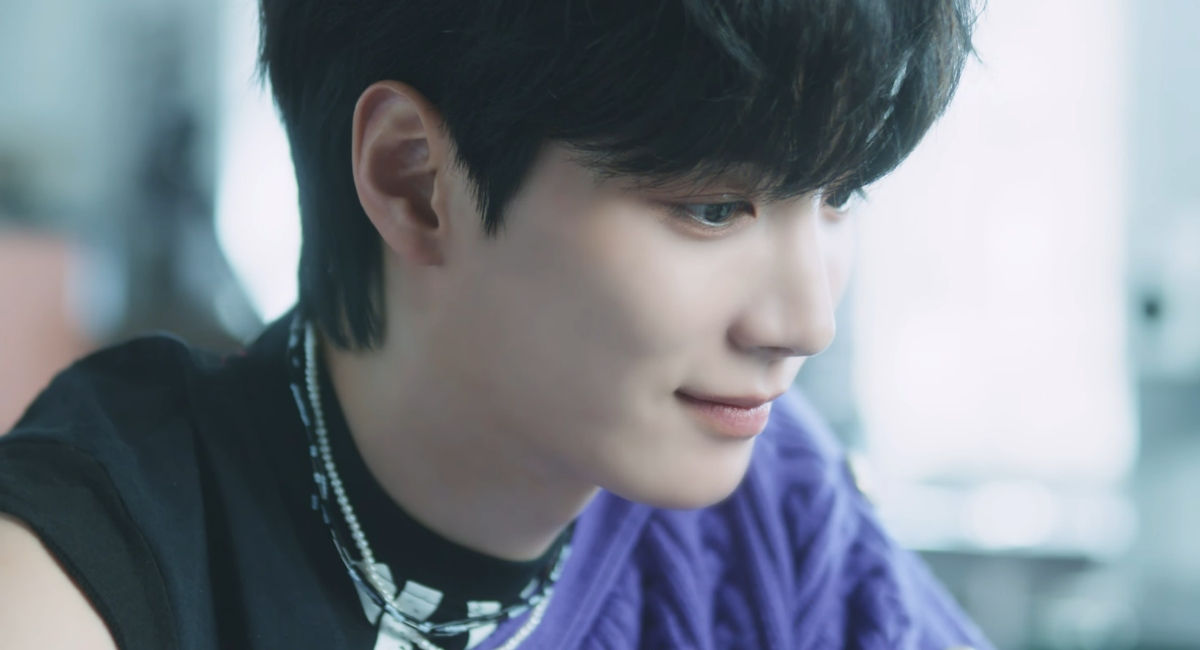 Kim Jong Hyeon (JR) makes music in 