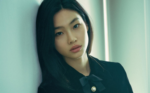 Vogue Korea' releases a Hanbok pictorial featuring Jung Ho Yeon