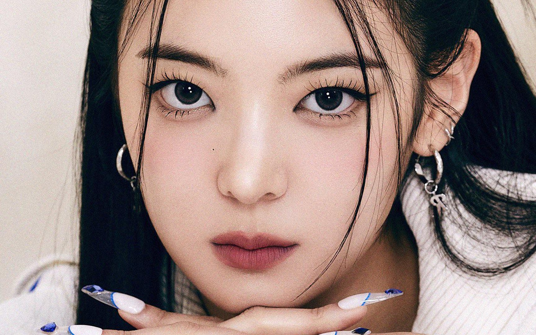 Lia is the next member to display her charms for ITZY's minialbum