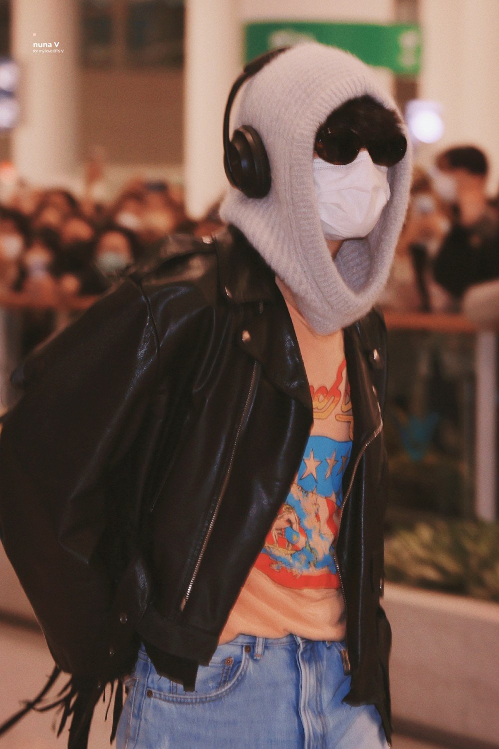 Clout News on X: .@BTS_twt's Kim Taehyung spotted at the Incheon Airport  today, heading to the US 🤎 #BTS #BTSARMY #KimTaehyung #TAEHYUNG #TAE #V   / X