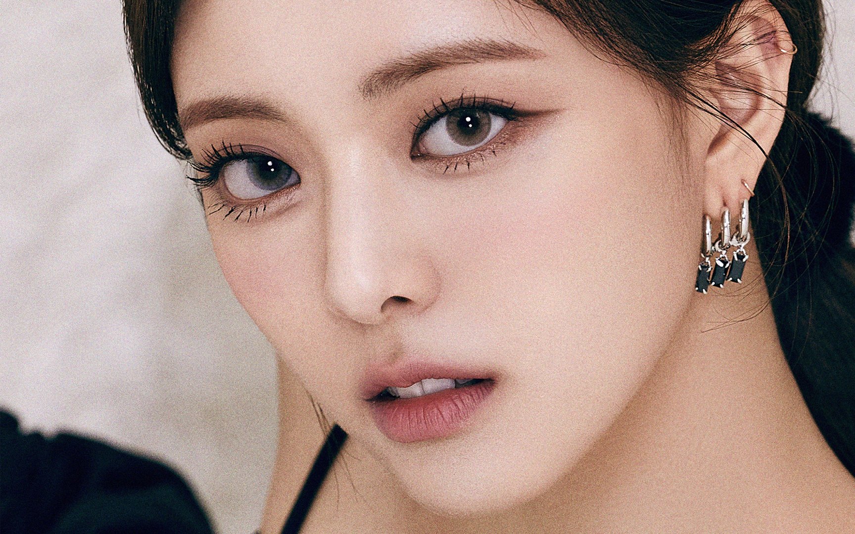 ITZY's Yuna showcases her graceful beauty in the new concept photo for