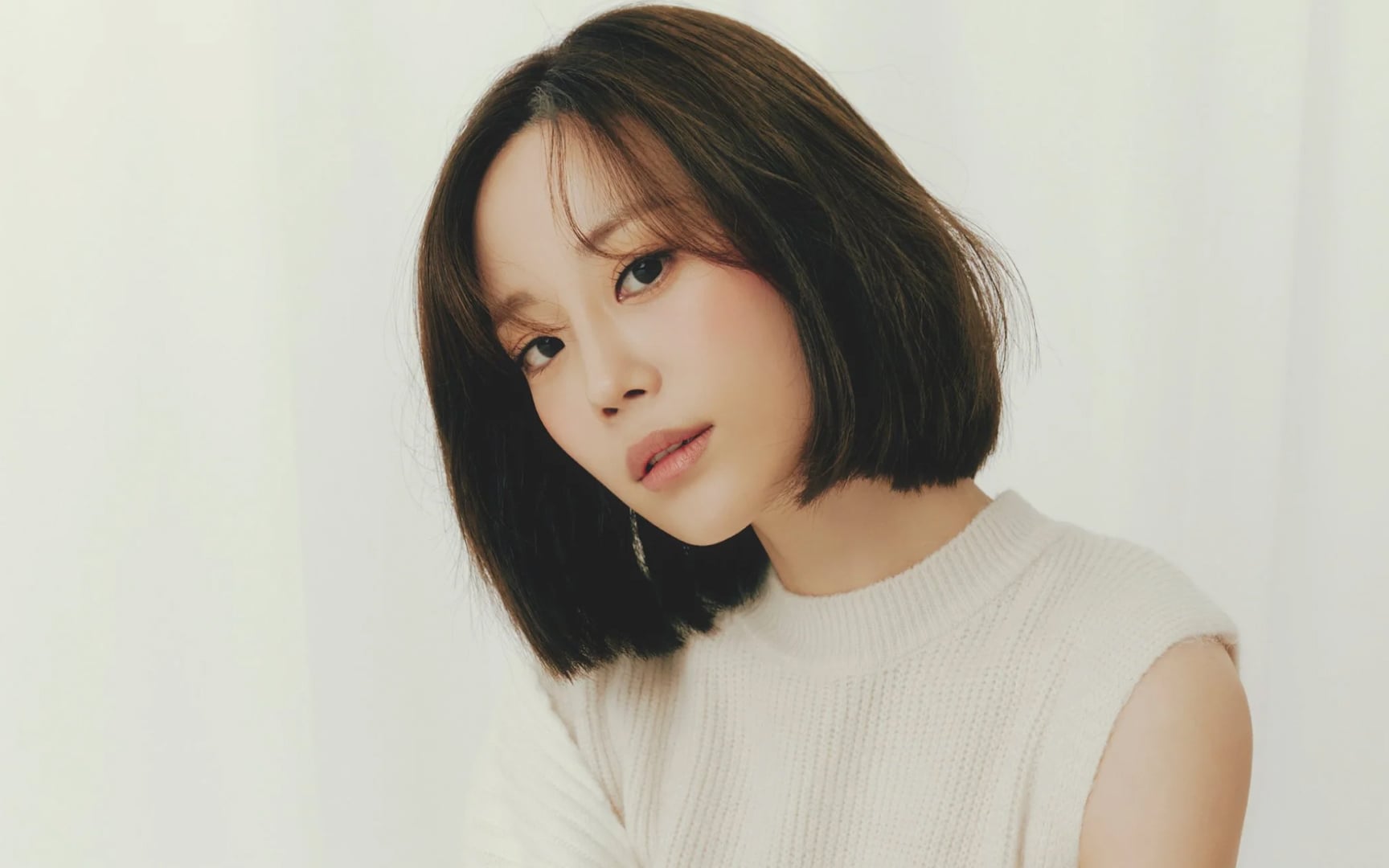 Youngji looks graceful in the latest teaser photo for KARA's 15th