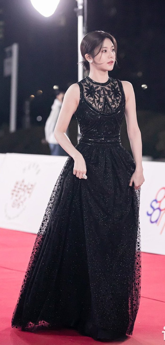 Актриса «Алхимии душ» Го Юн Джон завораживает своей красотой на красной дорожке Blue Dragon Film Awards