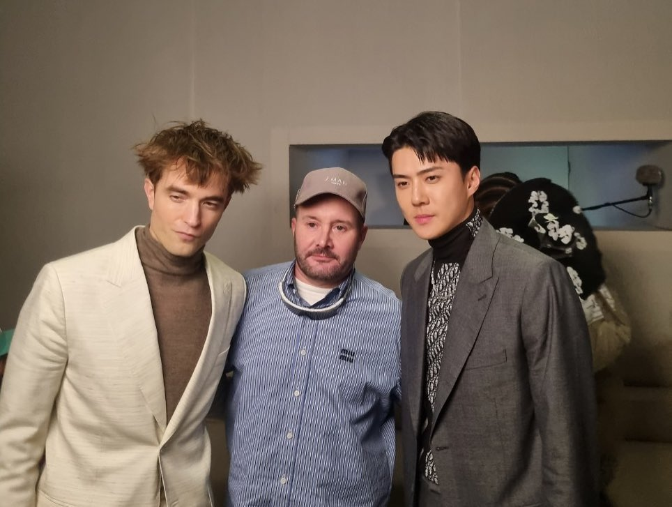 Cha Eun-woo and Naomi Campbell were spotted interacting at Dior's Men Fall  2023 show