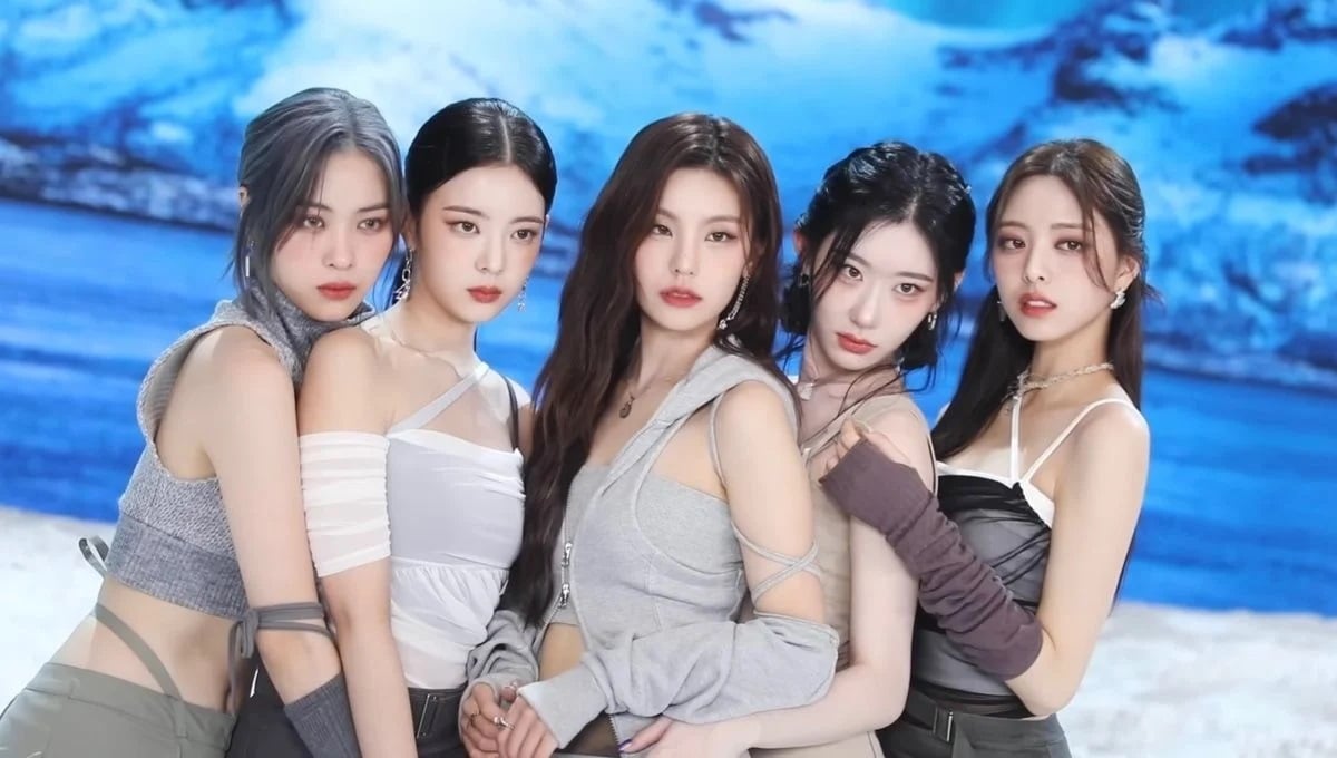 Netizens say ITZY’s latest hair, makeup, and stage outfits are on point