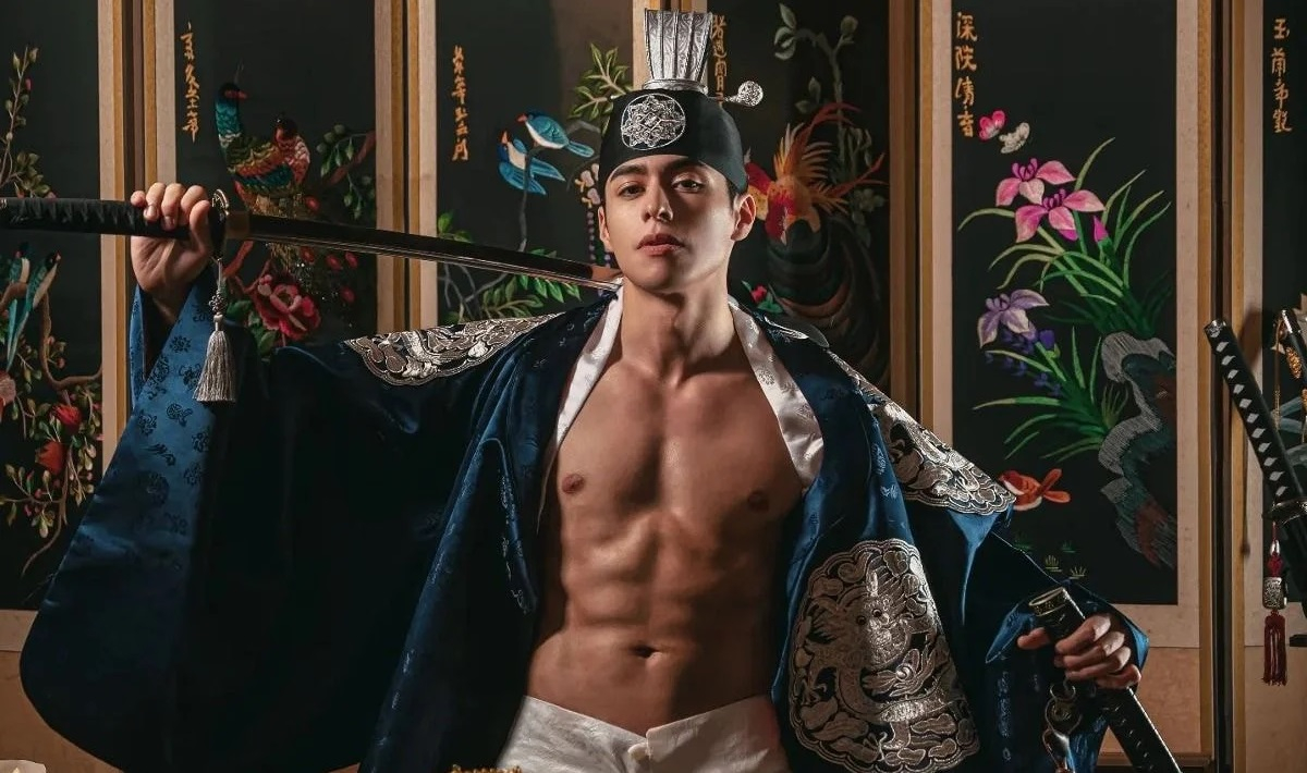 JTBC ‘Non-Summit’s former cast member Christian Burgos wearing Hanbok