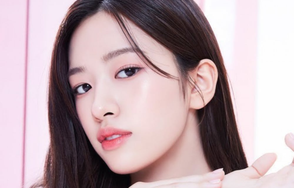 Netizens discuss IVE Yujin's beauty in her latest 'Clio' CF