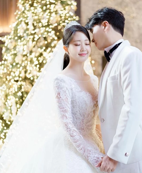 Stunning additional photos from Park Soo Hong's wedding have been ...