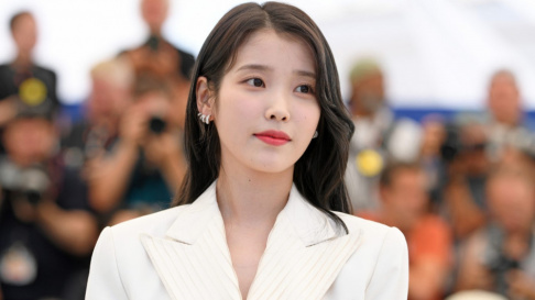 IU