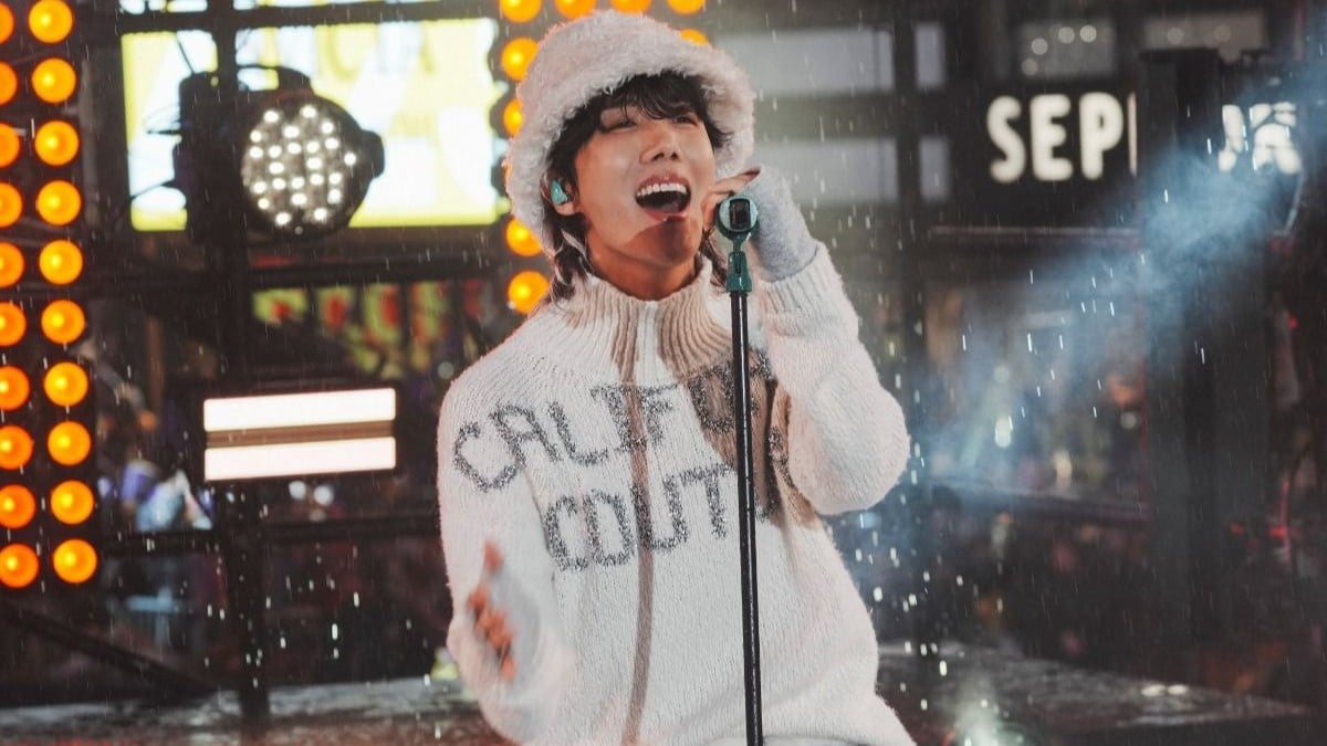 Rain won't stop BTS jhope's performance for 'New Year's Rockin' Eve