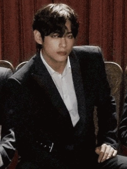 BTS' V aka Kim Taehyung at Paris Fashion Week; throwback to his droolworthy  style statements