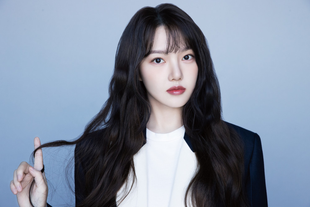 Йерин (ex-GFriend) поделилась новыми профайл-фото