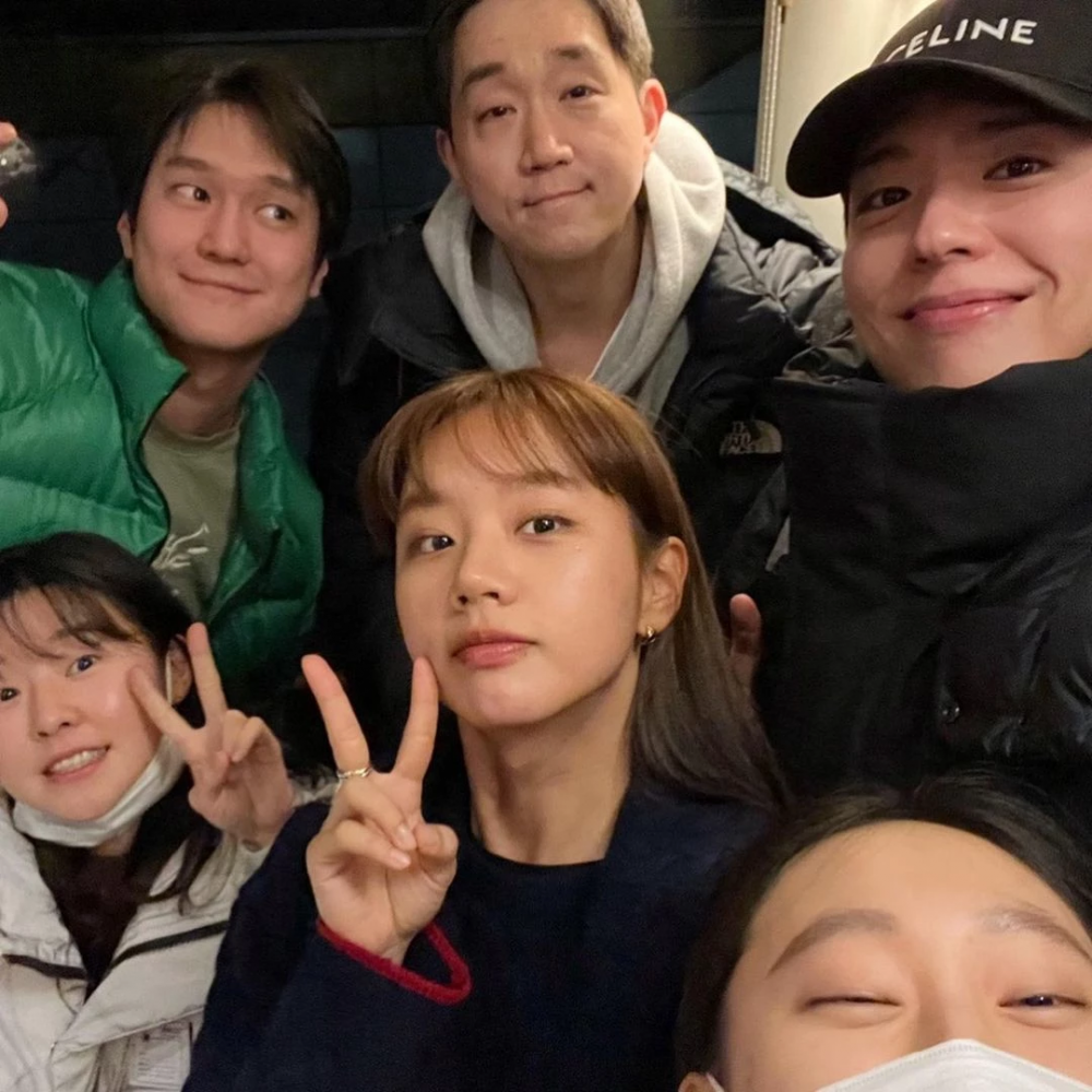 Park Bo Gum, Hyeri reunite with 'Reply 1988' cast