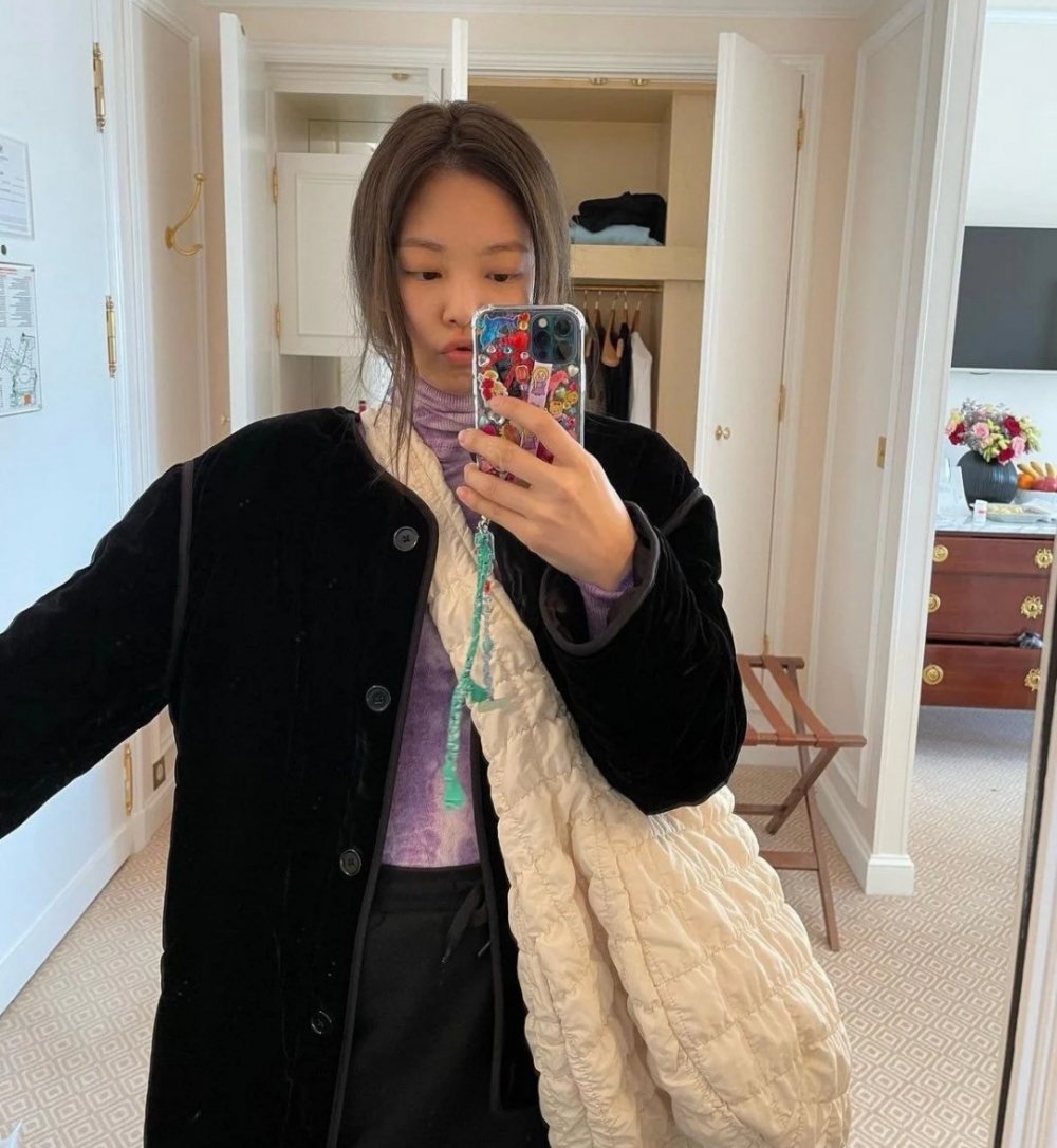 Netizens react to knock-offs of BLACKPINK Jennie's quilted bag