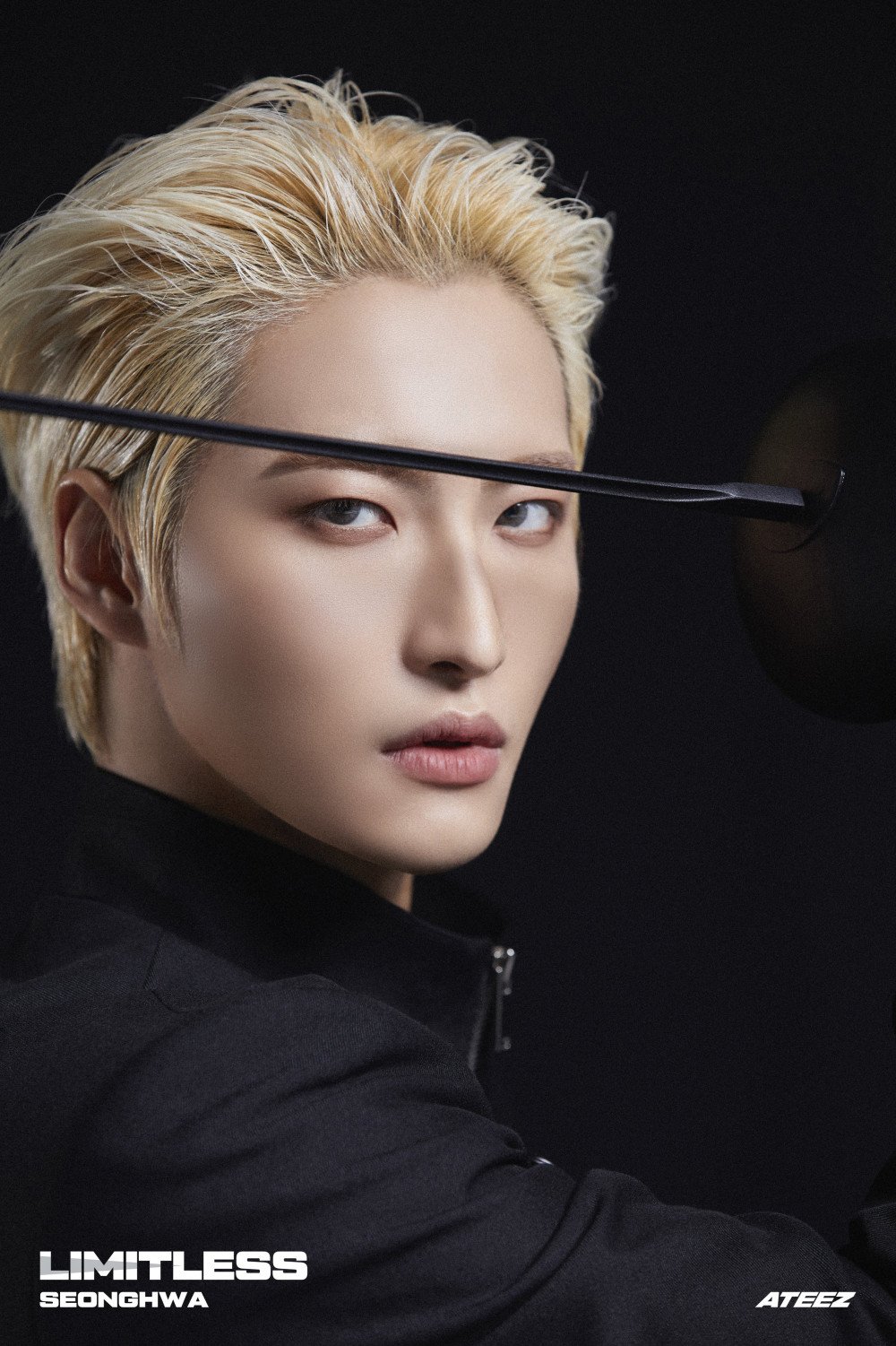 ATEEZ's Yunho & Seonghwa stand on guard in 'Limitless' Japanese