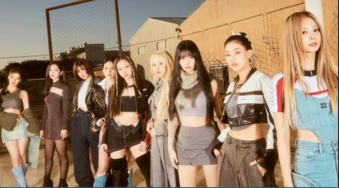 TWICE, Nayeon, Jeongyeon, Momo, Sana, Jihyo, Mina, Dahyun, Chaeyoung, Tzuyu