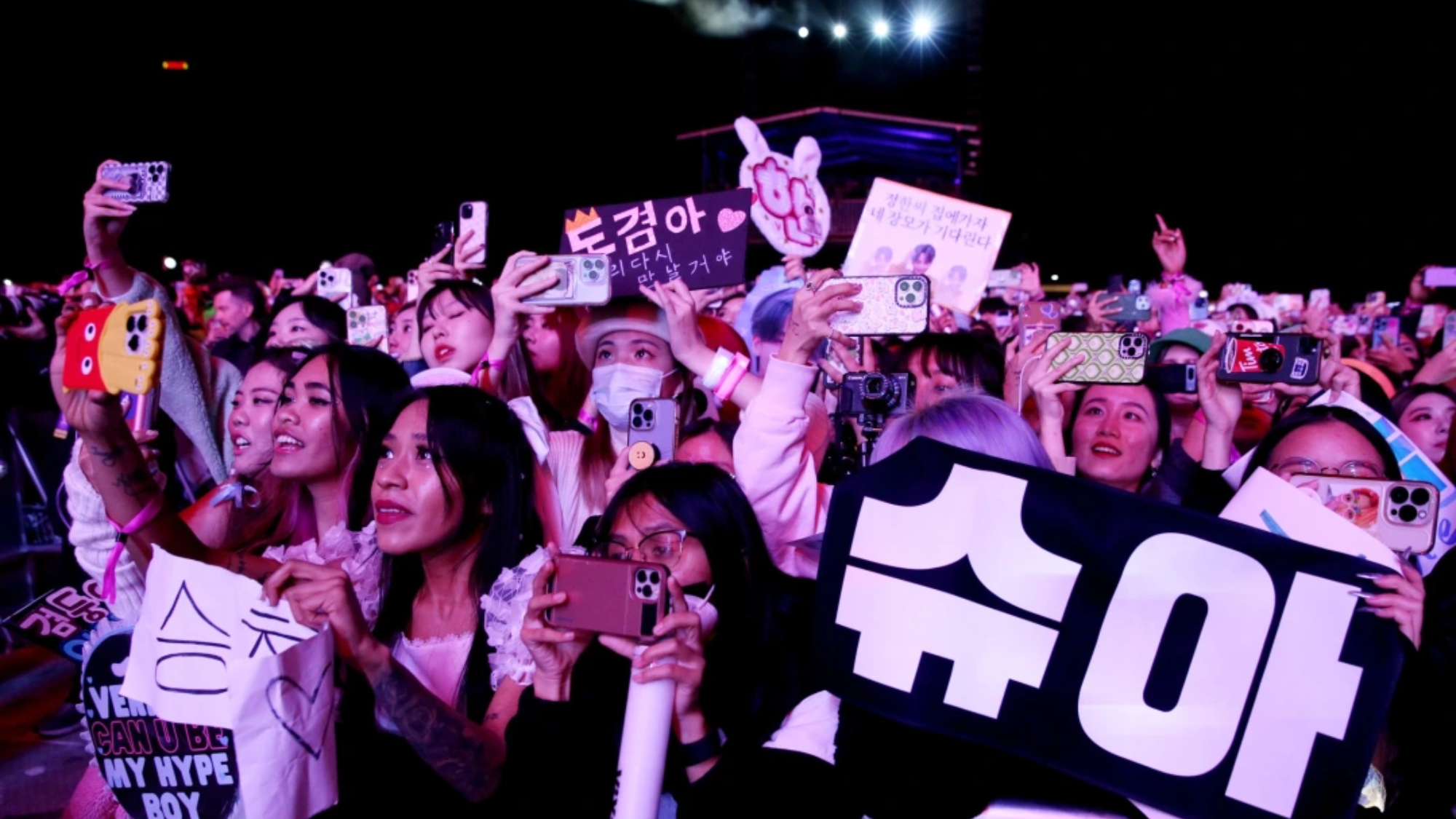 århundrede alien deadlock Is Attending a K-pop Concert Worth It for Casual Music Enthusiasts? |  allkpop