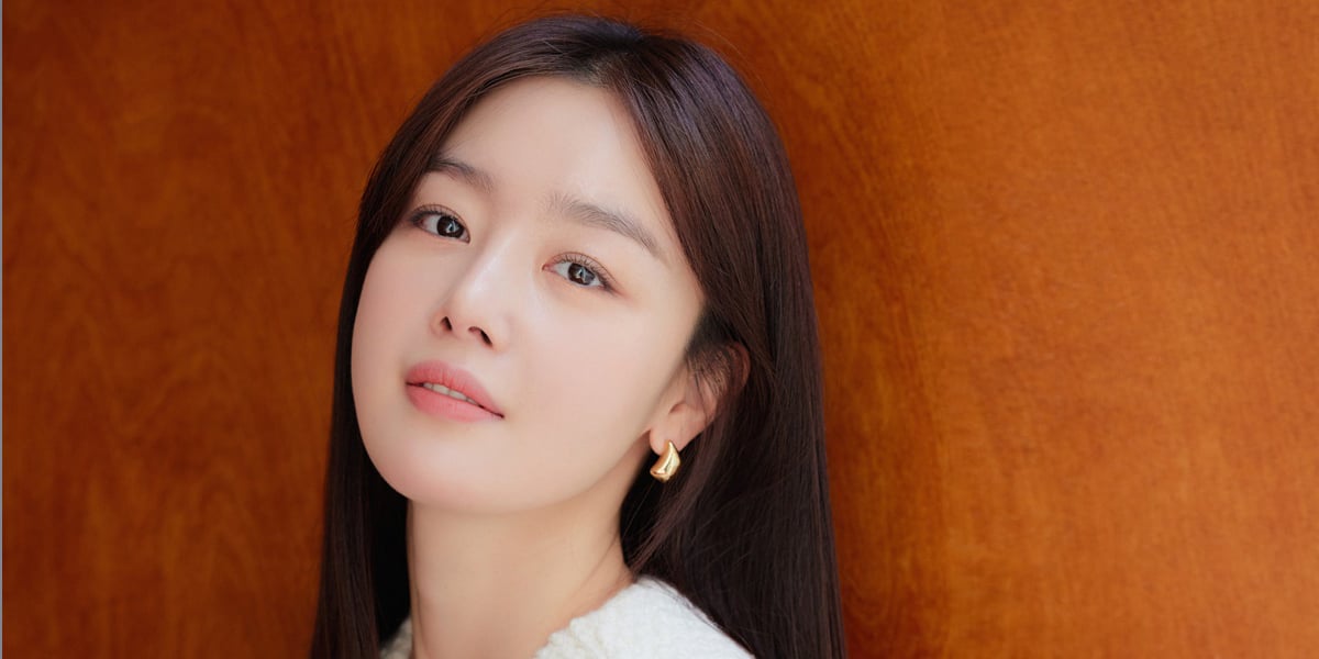 Actress Han Sunhwa renews her contract with Key East | allkpop