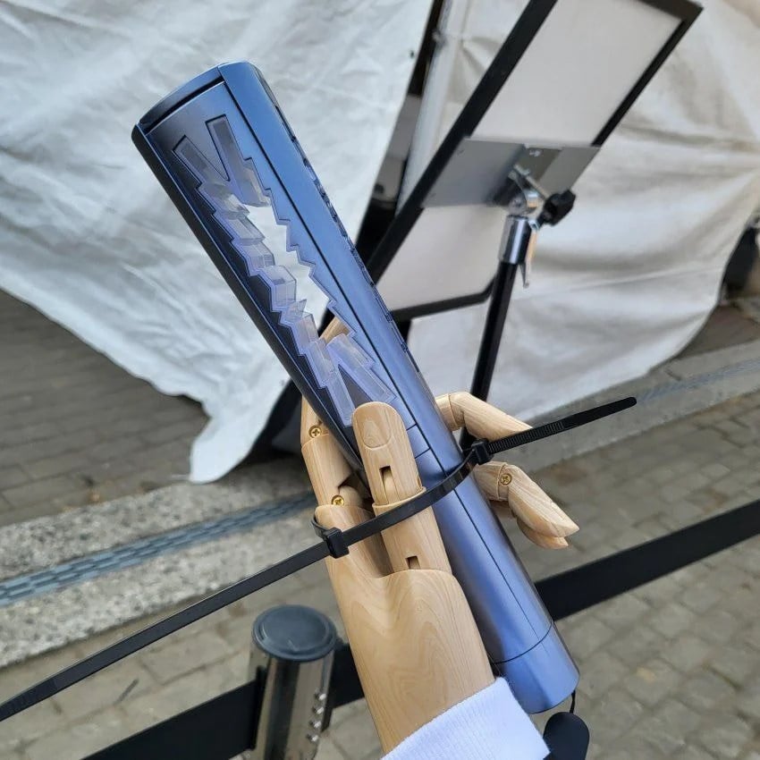 LE SSERAFIM's official light stick design garners attention for