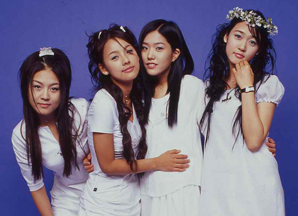 Korean Netizens Are Amazed At How These 90s K Pop Idols Fashion Still