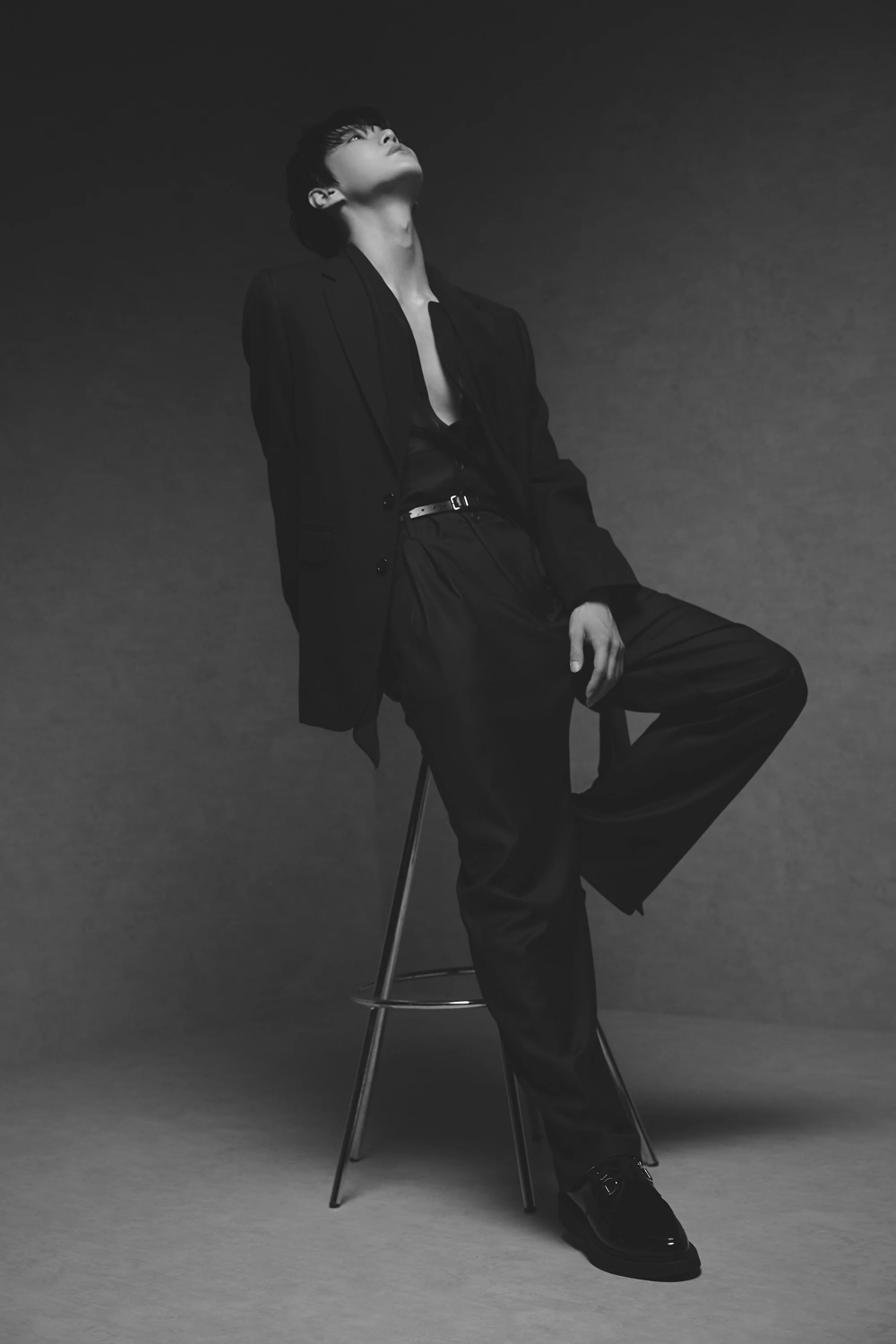 NCT's DoJaeJung looks chic in black and white in the new teaser photos ...