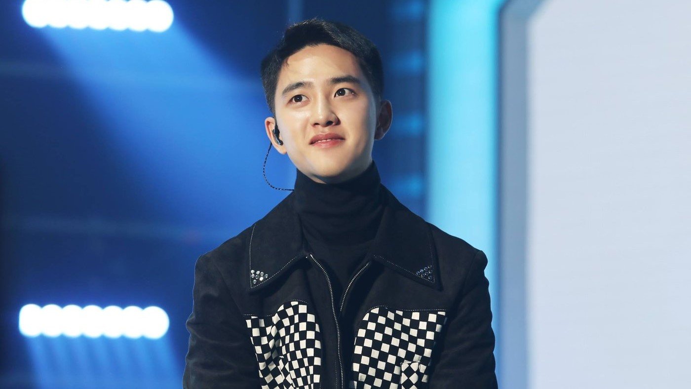 EXO D.O.’s close-up selfie has netizens wondering about his skincare routine