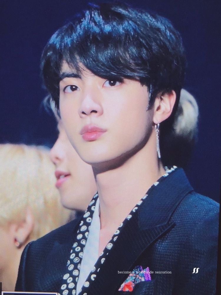 Rolling Stone India' writer praises #BTS #Jin's vocals at the Permission  to Dance concert