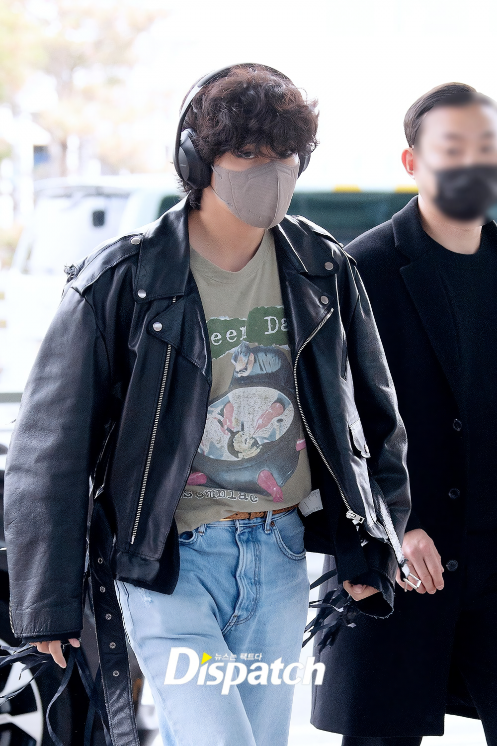 In Pics: BTS members turn fashionistas in Louis Vuitton, V turns airport  into runway - Pragativadi