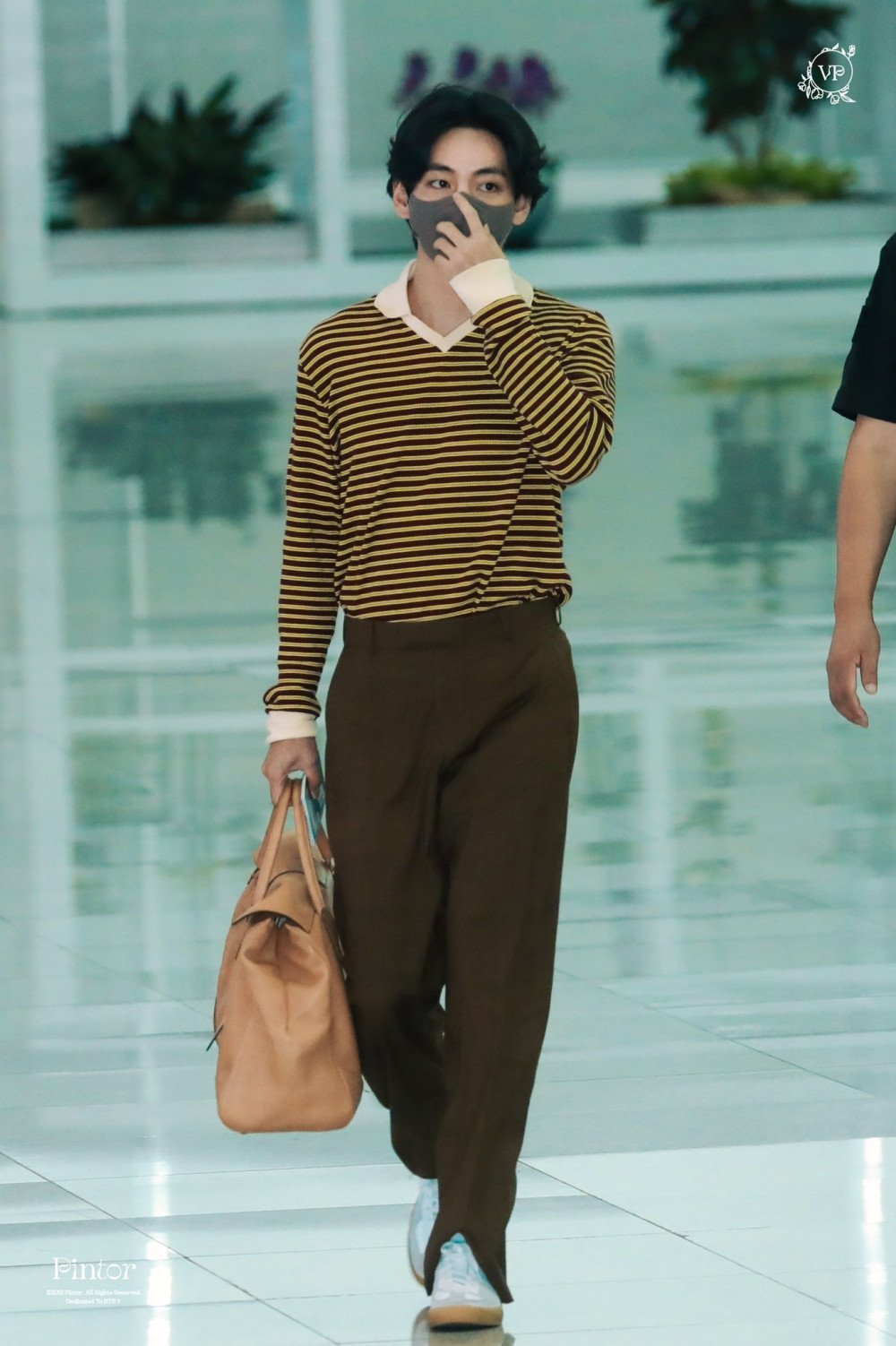 BTS' V Made Muted Colors Fashionable In His Recent Airport Outfit