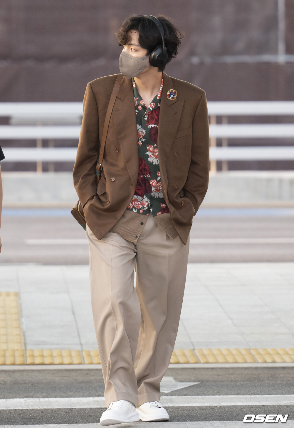 BTS V Sending Out The Summer Holiday Vibe With His Recent Airport Outfit