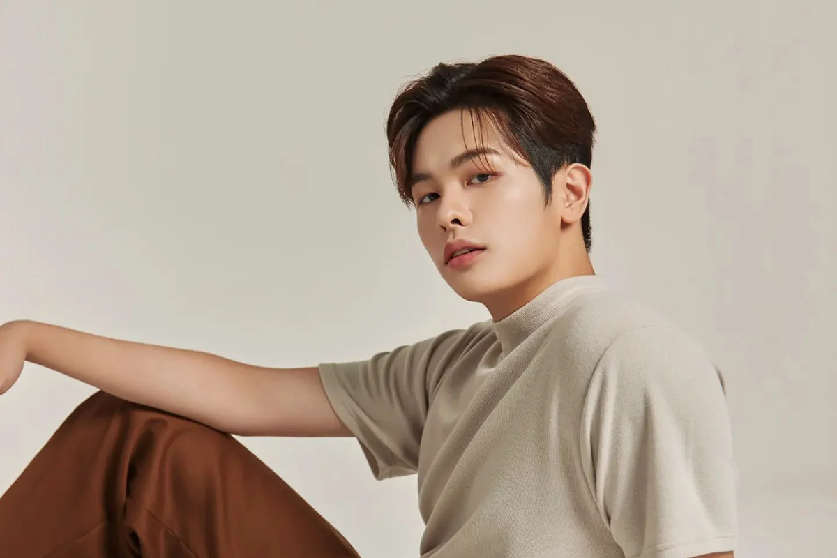 'Boys contestant Jung Mingyu signs exclusive contract with