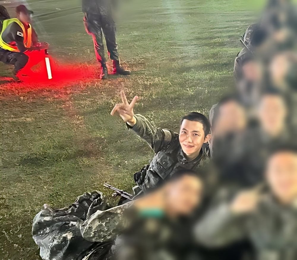 Джей-Хоуп из BTS завершил 20-километровый марш-бросок в армии