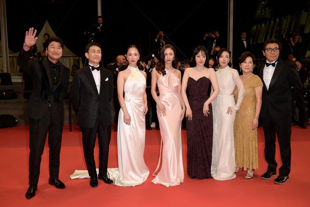 Cast of director Kim Jee Woon's 'Cobweb' steps out on the red carpet at