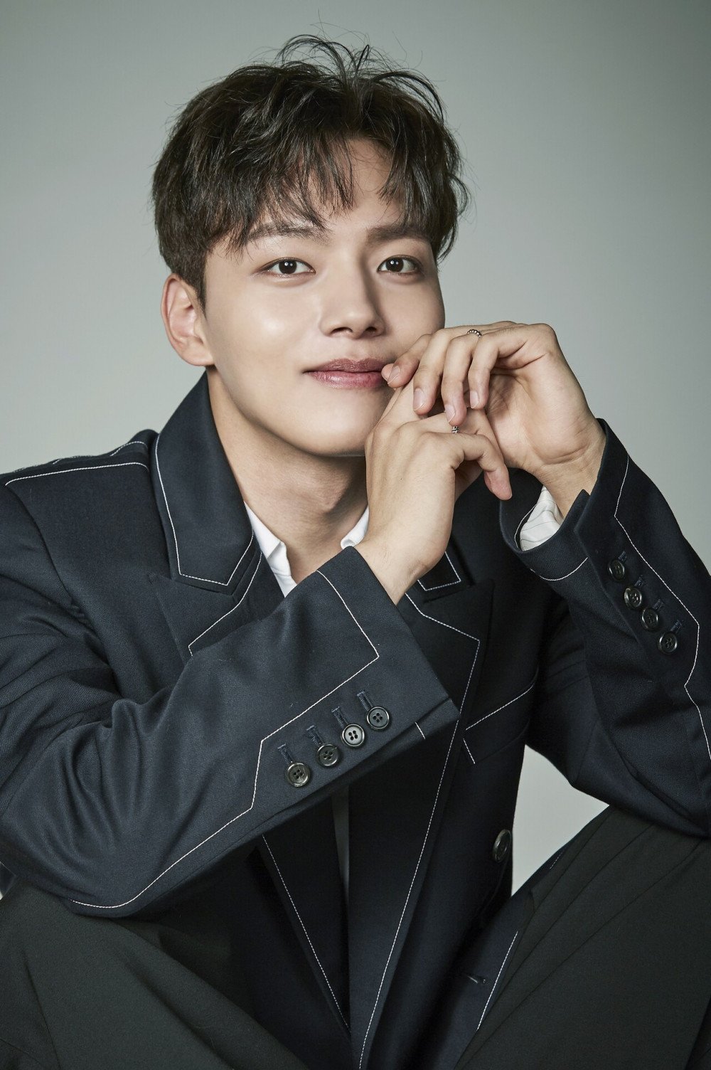 Yeo Jin Goo signs exclusive contract with new agency | HOLYVIP