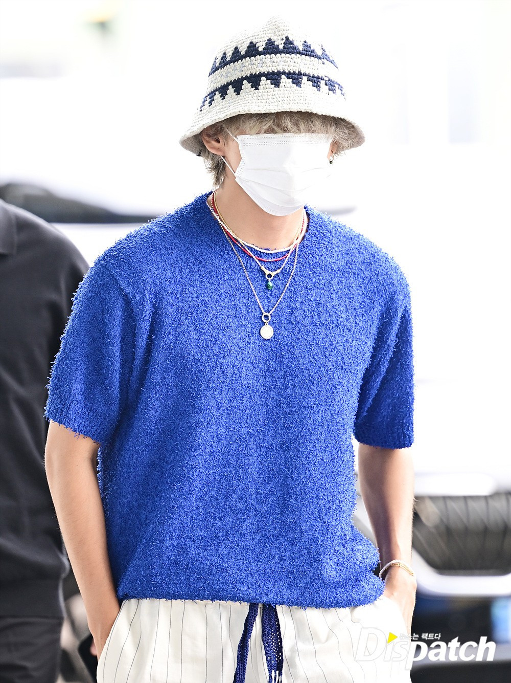 BTSs V Gains Attention For His Method Of Trying To Keep His Blonde Hair A  Surprise At Incheon Airport  Koreaboo