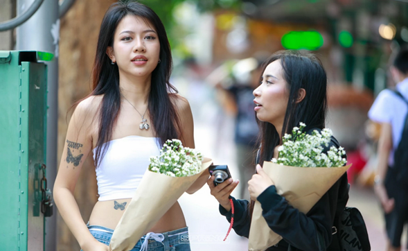 Прибыль цветочного рынка Pak Khlong Talat в Таиланде расцветает после визита Лиса из BLACKPINK