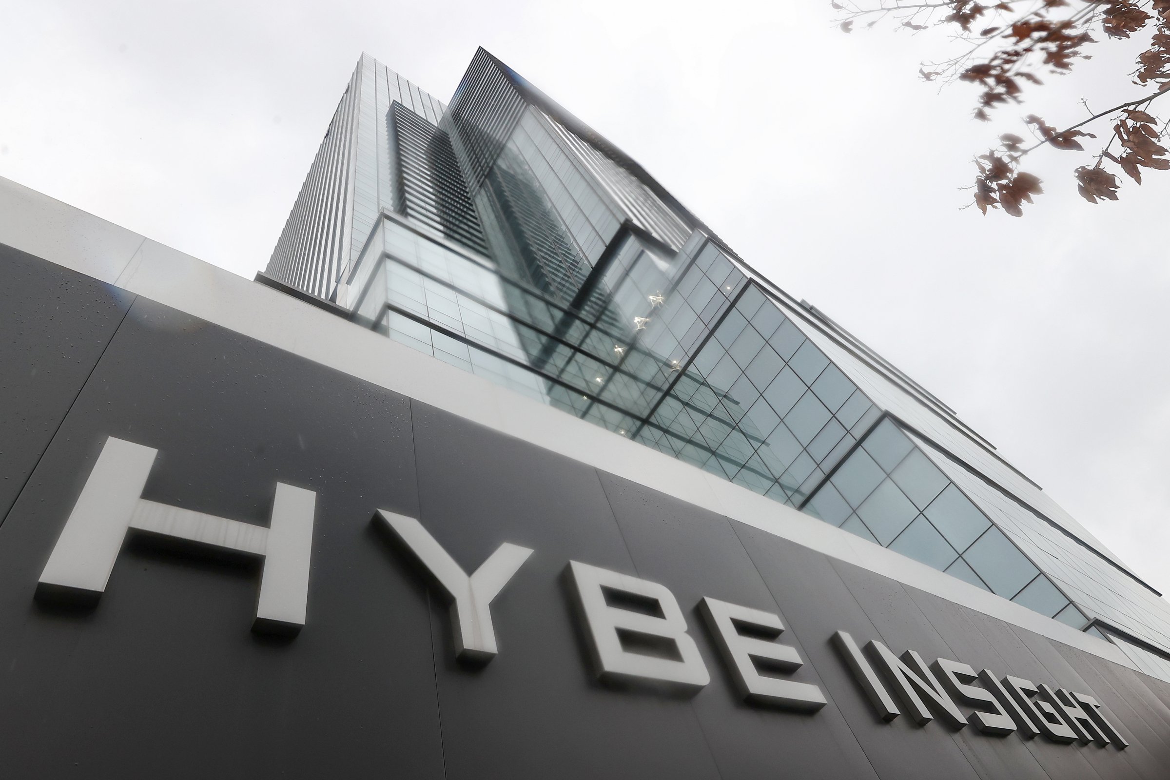 Scooter Braun revealed to have sold 14.15 million USD in HYBE shares ...