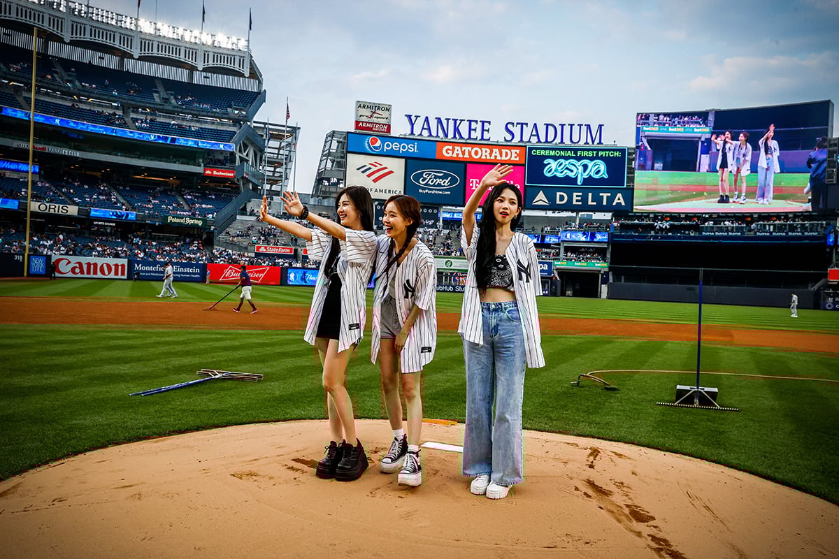 aespa-throw-the-first-pitch-at-tonight-s-yankees-game-in-new-york-city